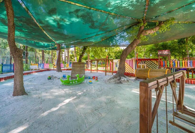 هتل Rixos Downtown Antalya, The Land of Legends Access