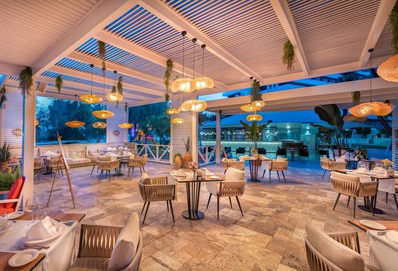 هتل Rixos Downtown Antalya, The Land of Legends Access