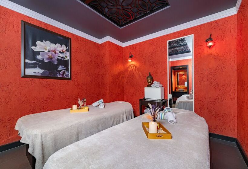 هتل Rixos Downtown Antalya, The Land of Legends Access