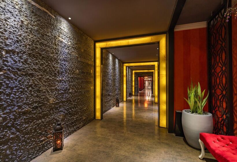 هتل Rixos Downtown Antalya, The Land of Legends Access