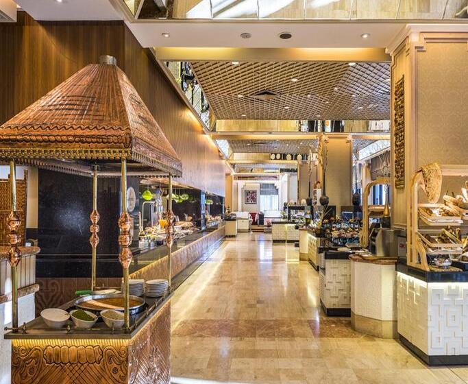 هتل Rixos Downtown Antalya, The Land of Legends Access