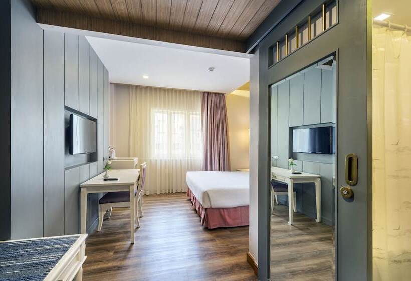 Royal Rattanakosin Hotel Sha Plus