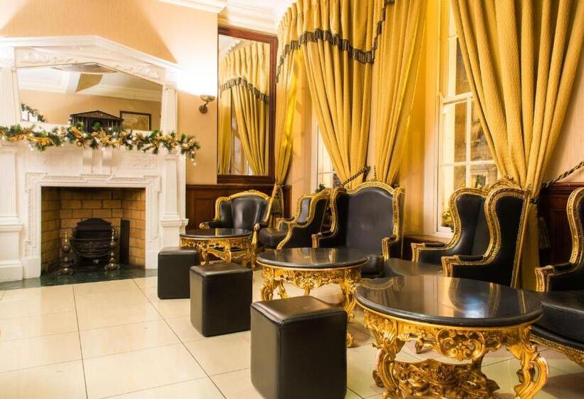 בית מלון כפרי Russell Court