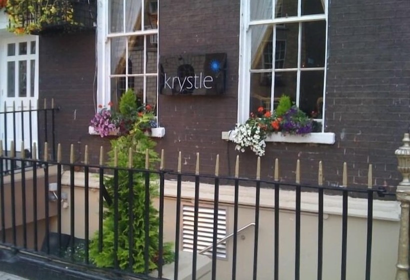 בית מלון כפרי Russell Court