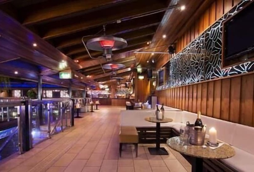 בית מלון כפרי Russell Court