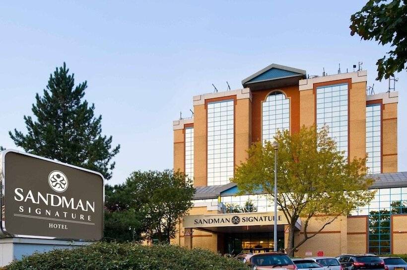Отель Sandman Signature London Gatwick