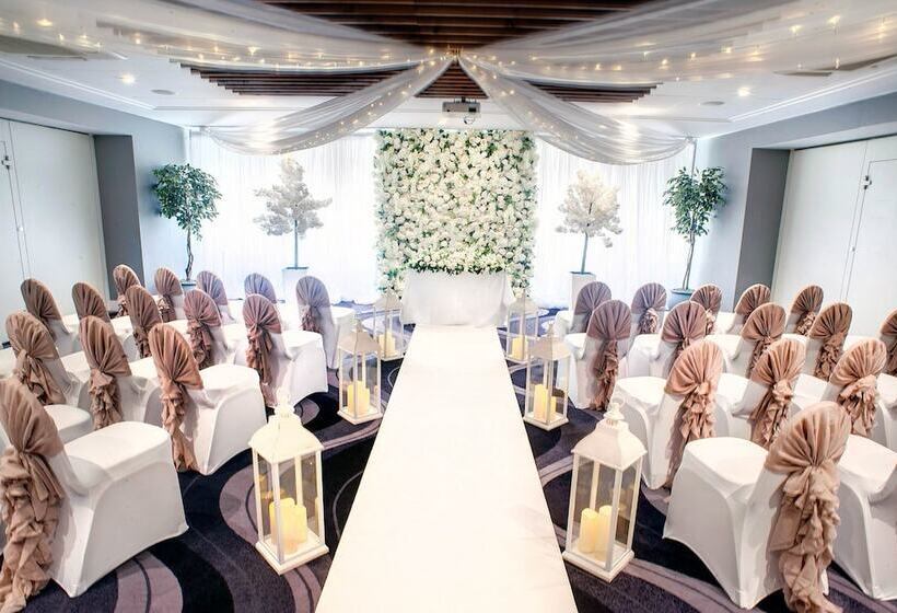 Отель Sandman Signature London Gatwick