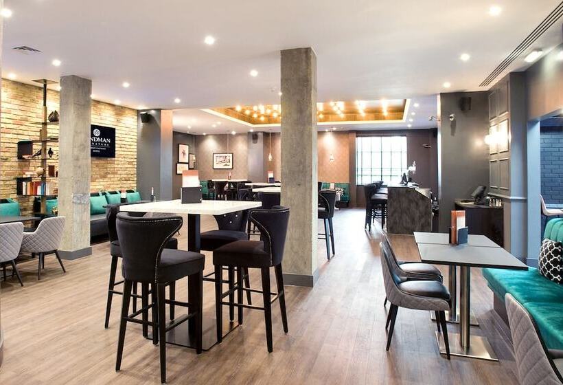 Отель Sandman Signature London Gatwick