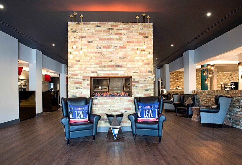 Отель Sandman Signature London Gatwick