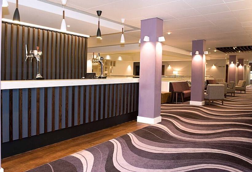 Отель Sandman Signature London Gatwick