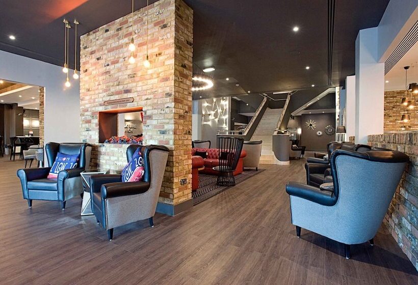 Отель Sandman Signature London Gatwick