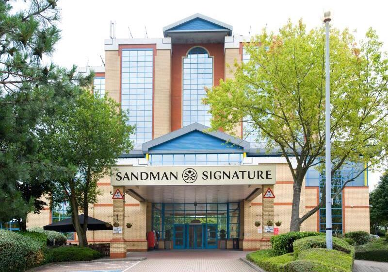 Отель Sandman Signature London Gatwick