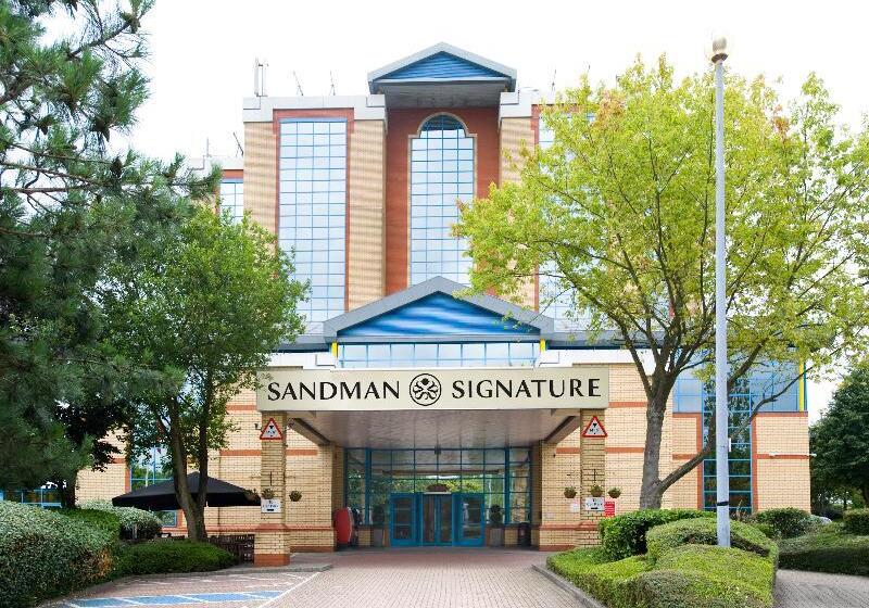 Отель Sandman Signature London Gatwick
