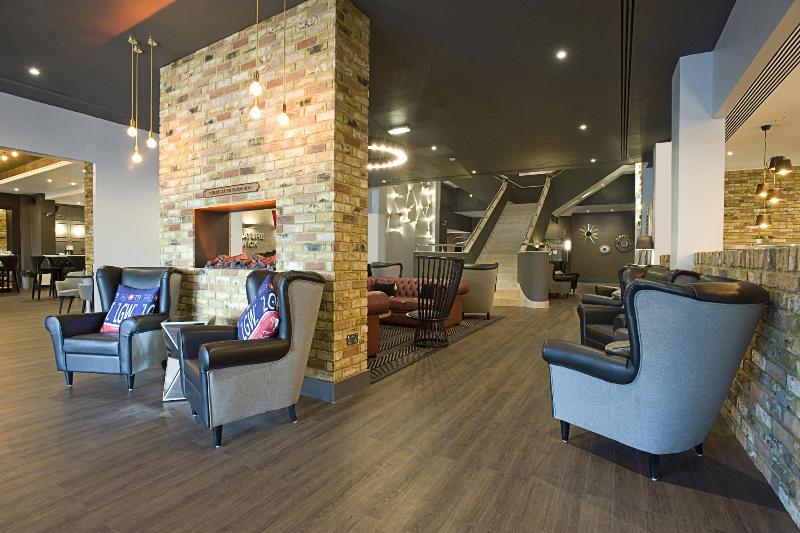 Отель Sandman Signature London Gatwick