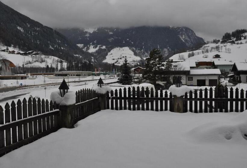 בית מלון כפרי Schlosswirt