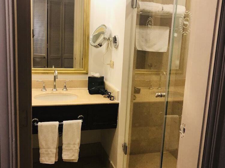 ホテル Wyndham Monterrey Ambassador Centro