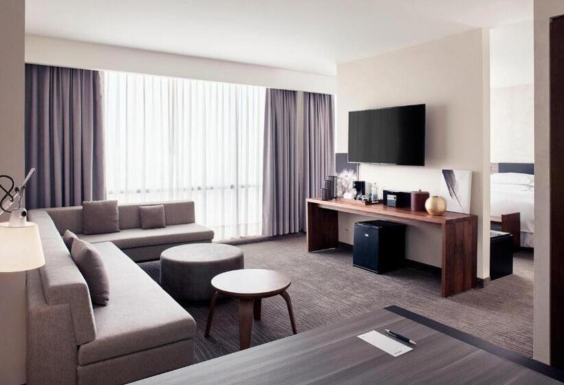 ホテル Wyndham Monterrey Ambassador Centro