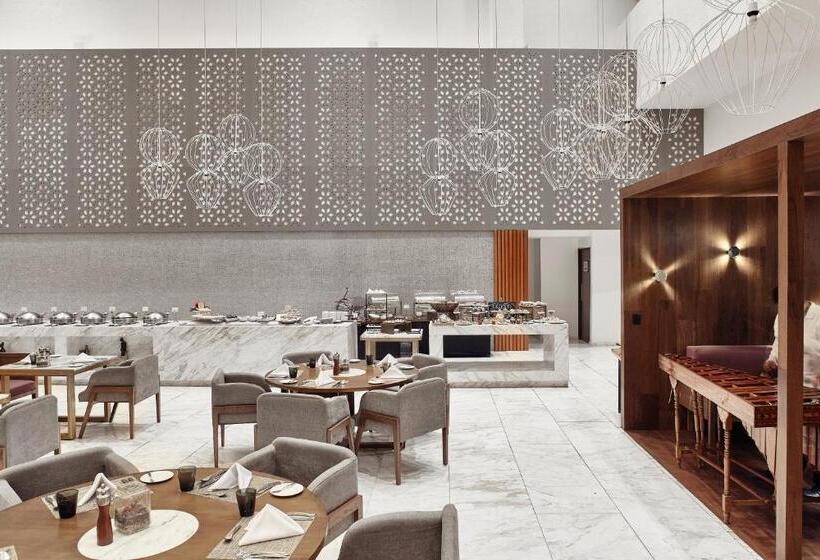 ホテル Wyndham Monterrey Ambassador Centro