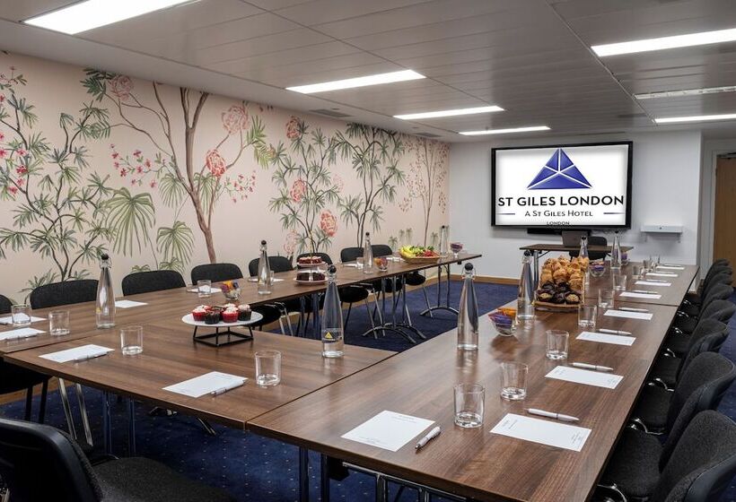 Отель St Giles London – A St Giles