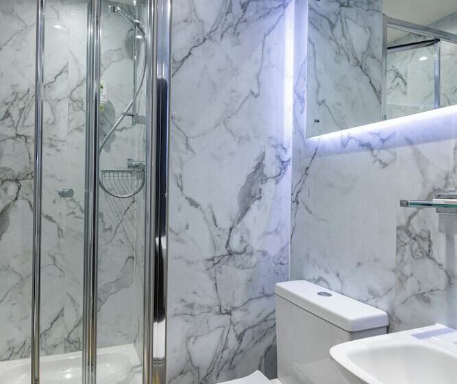 Отель St Giles London – A St Giles