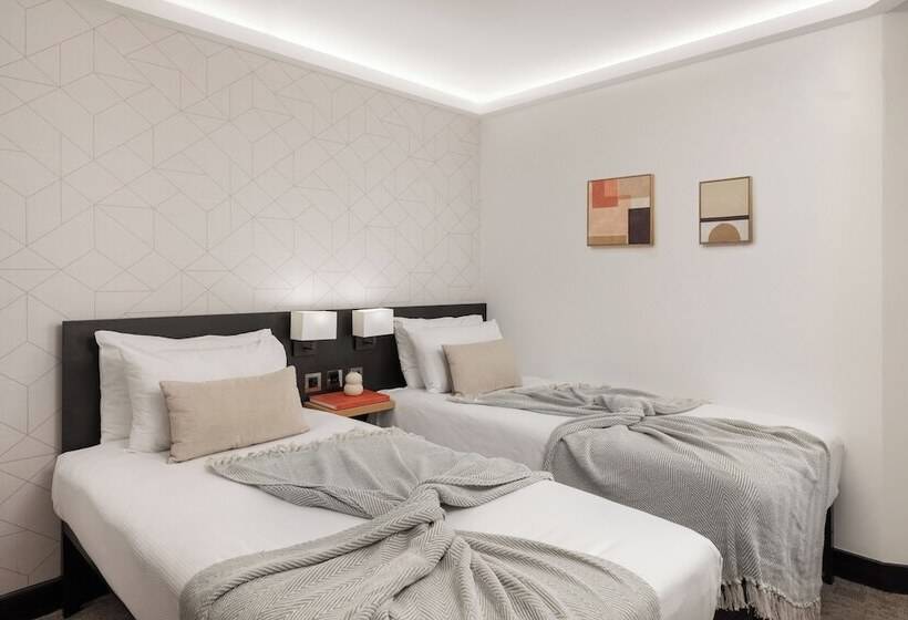 Отель St Giles London – A St Giles