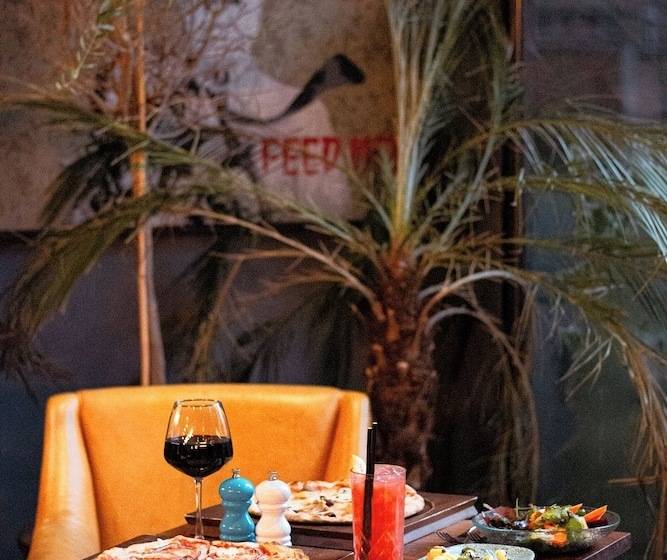 Отель St Giles London – A St Giles