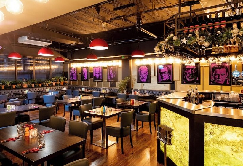 Отель St Giles London – A St Giles