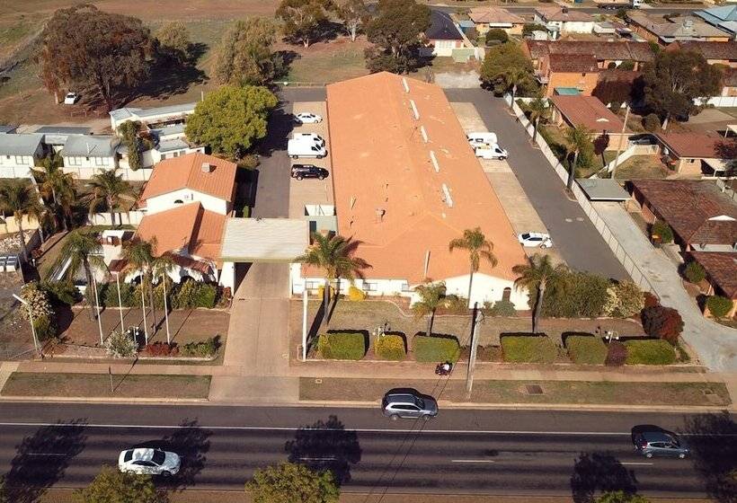 هتل Tamworth Motor Inn & Cabins