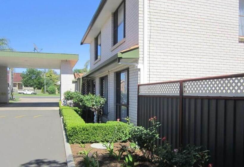 هتل Tamworth Motor Inn & Cabins