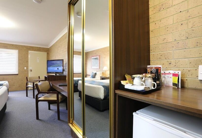 فندق Tamworth Motor Inn & Cabins