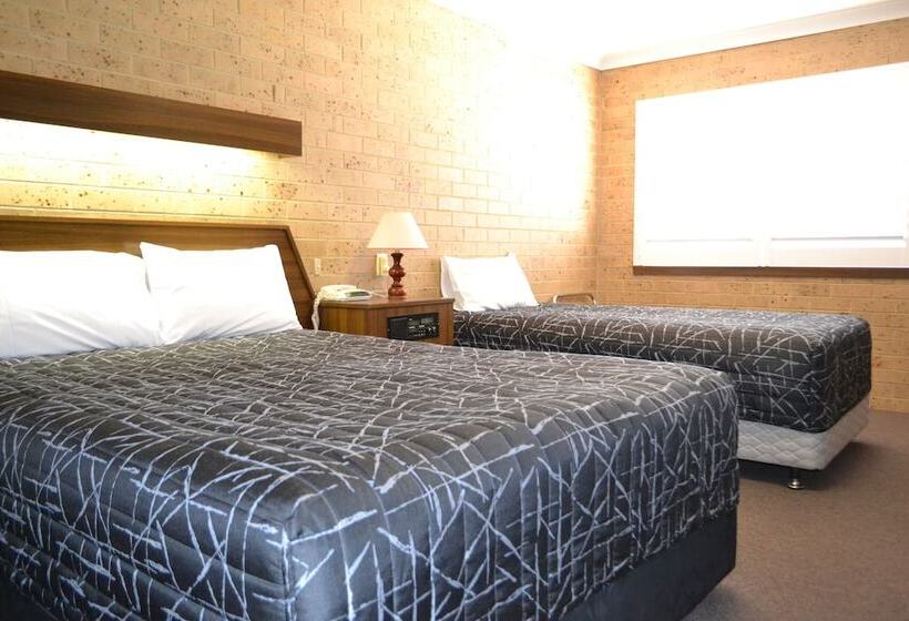 هتل Tamworth Motor Inn & Cabins