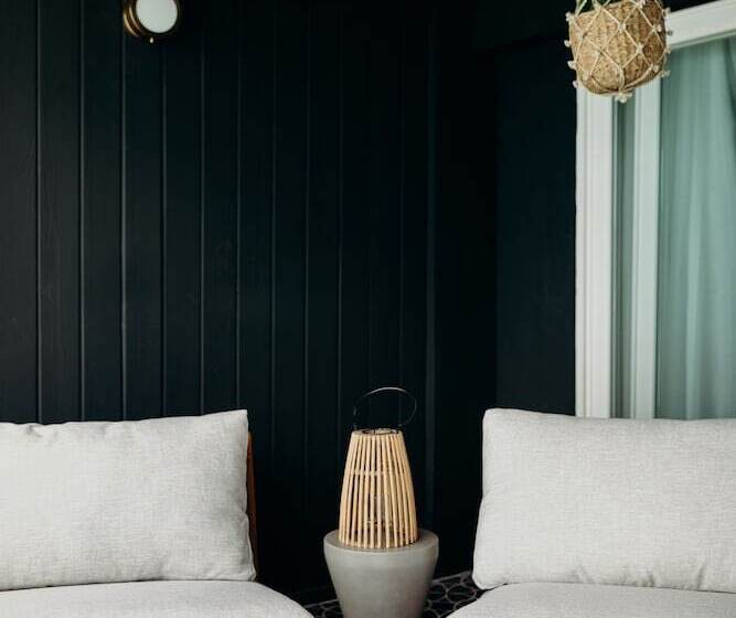 هتل The Waves At Cane Bay