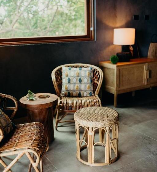 هتل The Waves At Cane Bay