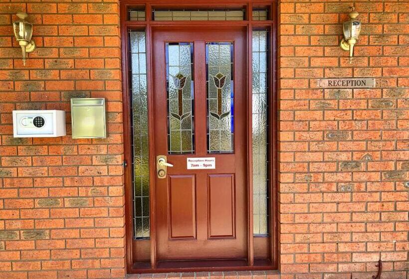 호텔 Victoriana Motor Inn