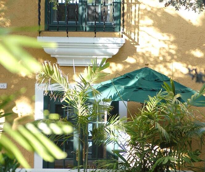 אתר נופש Harbour Village Beach Club