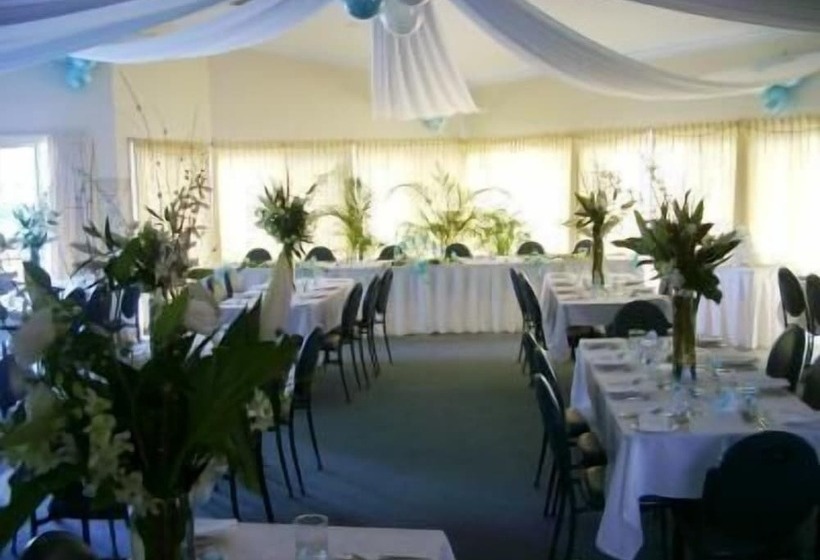 אתר נופש Tabourie Lake Motor Inn