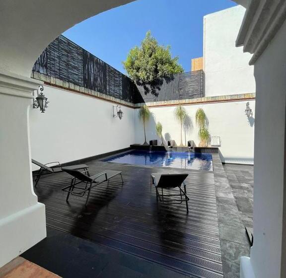 فندق فئة نجمة واحدة Boutique Naura Centro