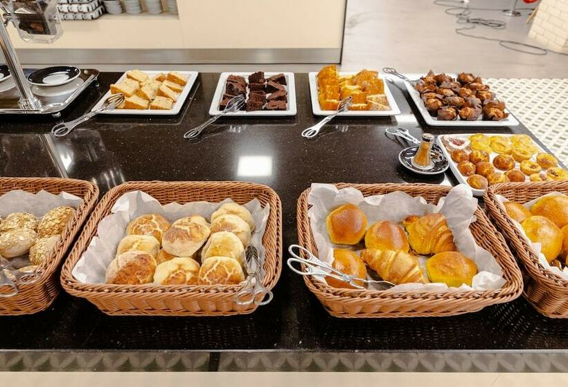 هتل Alif Campo Pequeno