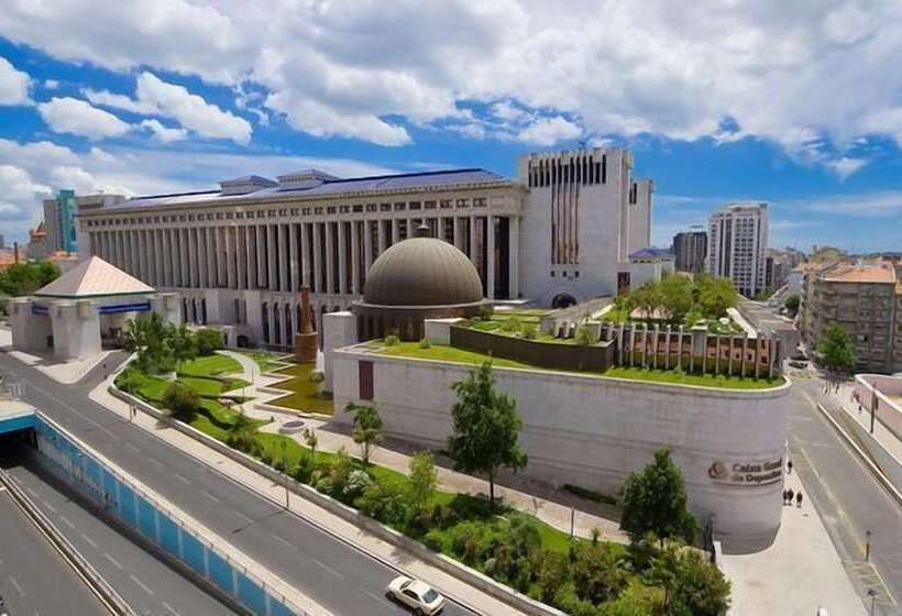 هتل Alif Campo Pequeno