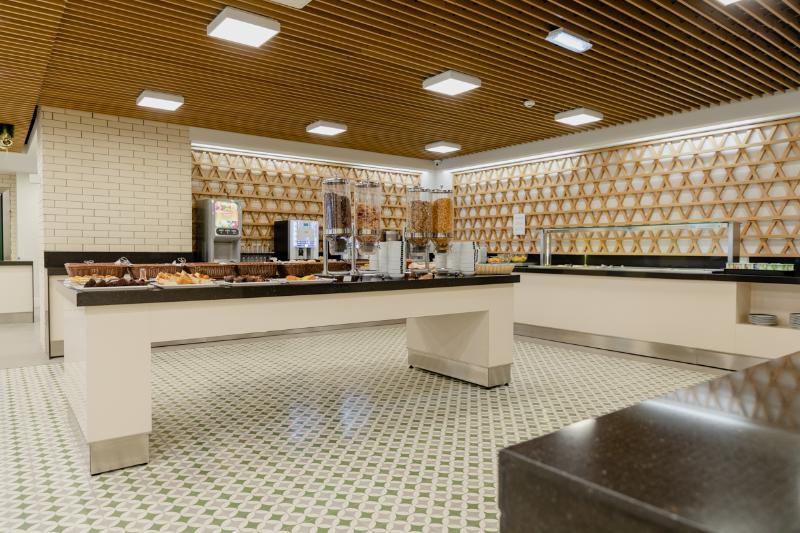 هتل Alif Campo Pequeno