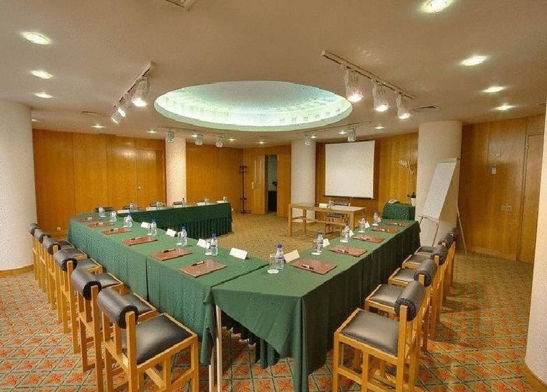 هتل Alif Campo Pequeno