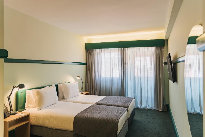 هتل Holiday Inn Express And Suites Lisbon Principe Real By Ihg