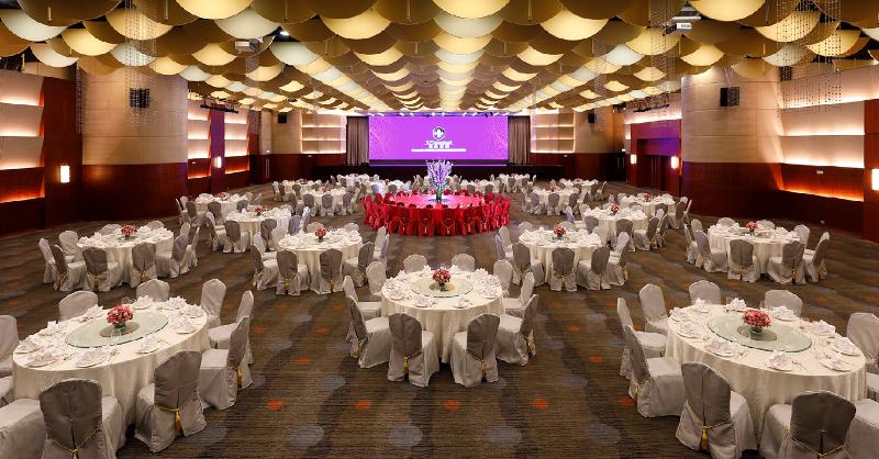 هتل B P International