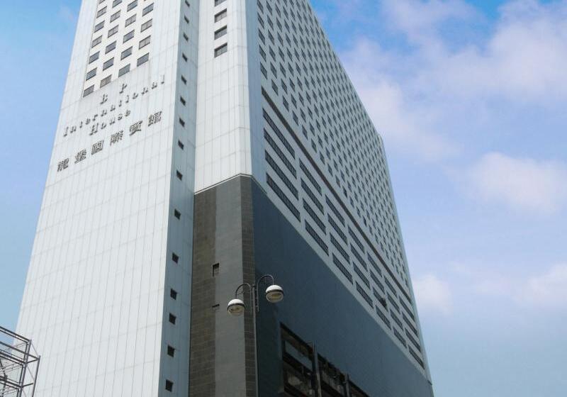 هتل B P International