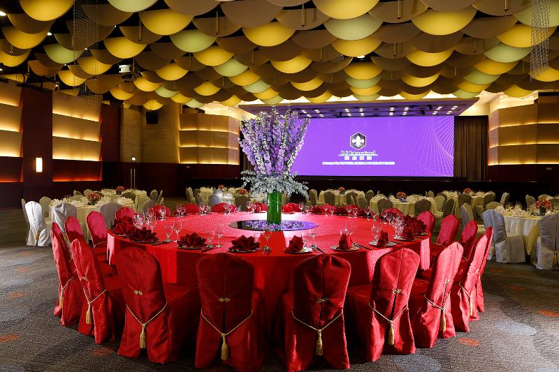 هتل B P International