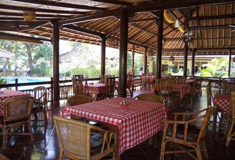 בית מלון כפרי Bali Lovina Beach Cottages