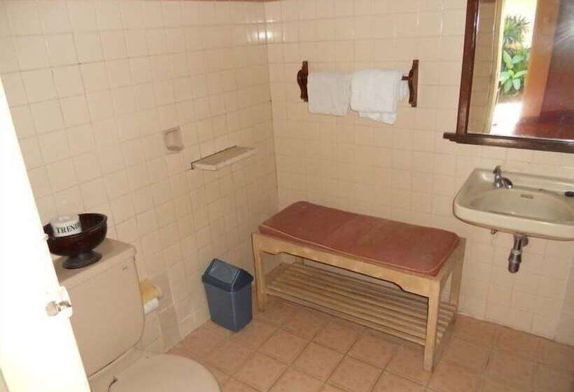 בית מלון כפרי Bali Lovina Beach Cottages