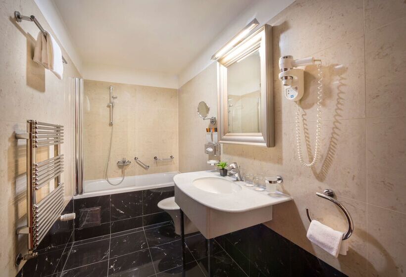 Best Western Premier Hotel Astoria