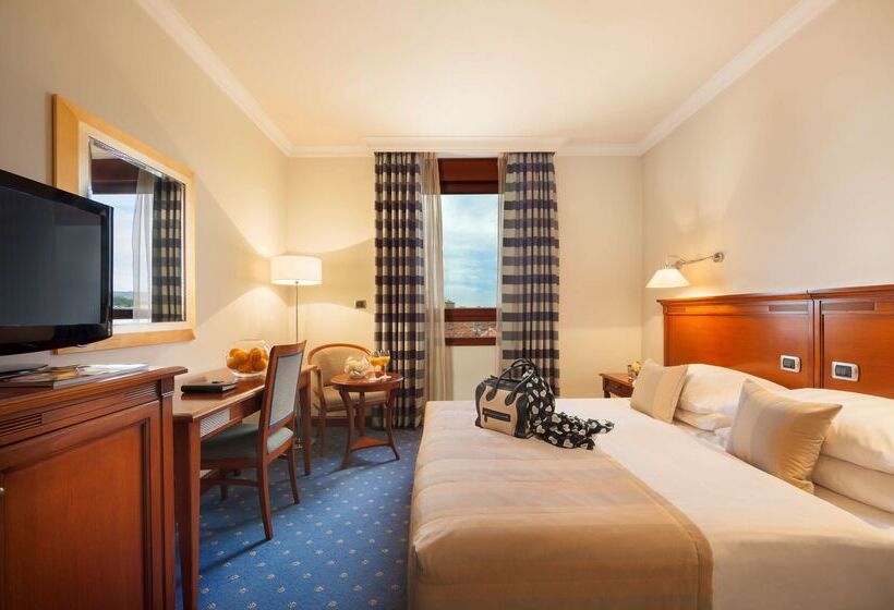 Best Western Premier Hotel Astoria