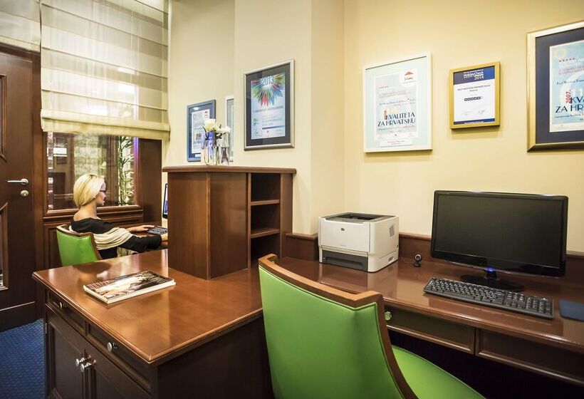 Best Western Premier Hotel Astoria